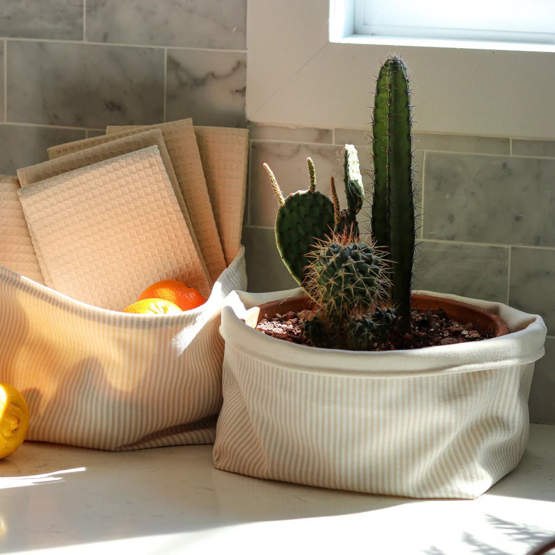Small reversible storage basket