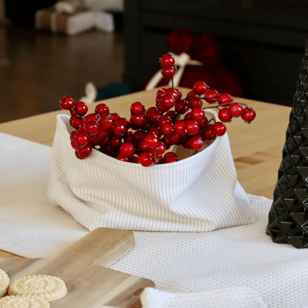 Small reversible storage basket