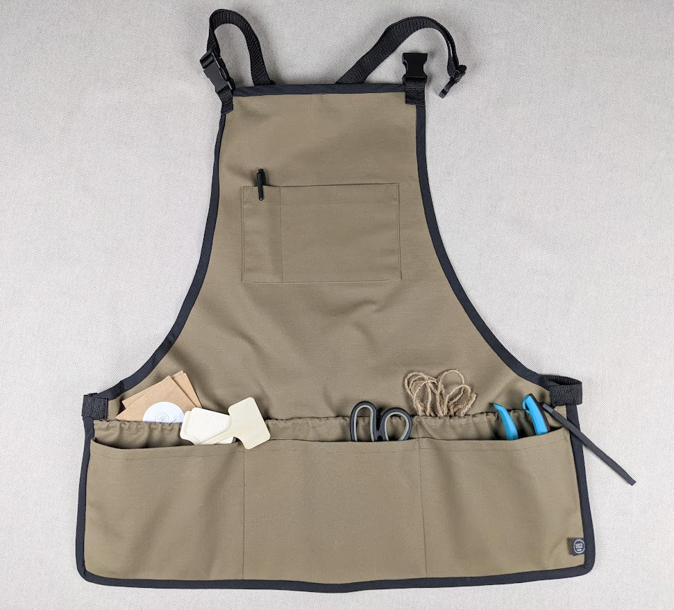 Tablier de jardinage couleur taupe  (bavette avec 7 poches)