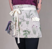 MINI TABLIER AUX MOTIFS FINES HERBES