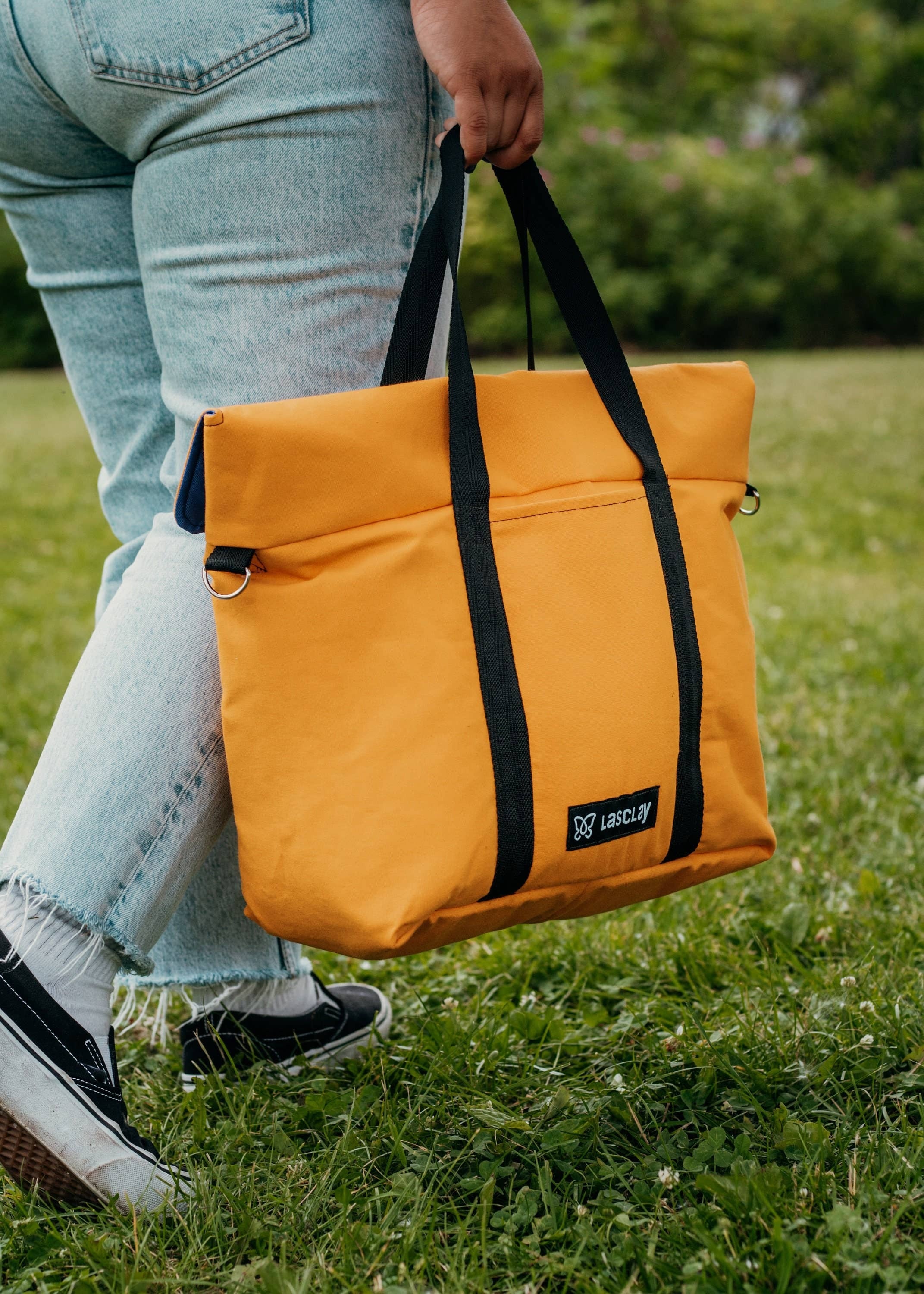 Milkweed insulated bag for drinks and food